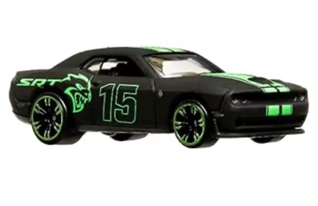 15 Dodge Challenger SRT Hellcat