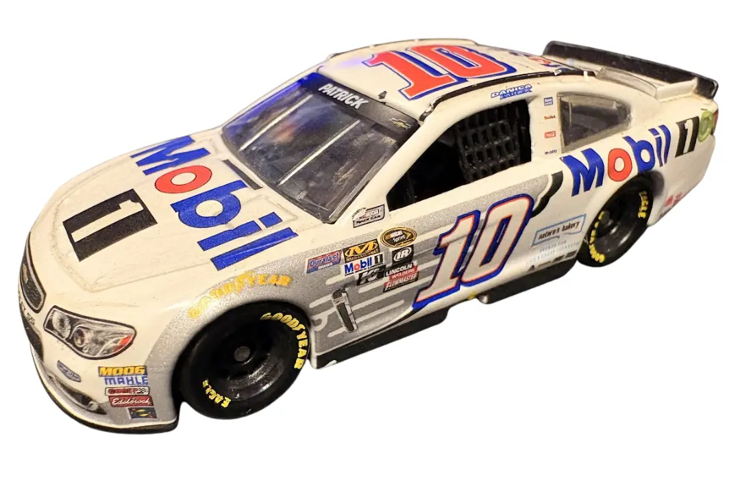 Chevrolet SS #10 Danica Patrick (Nascar 2016 - Mobil)